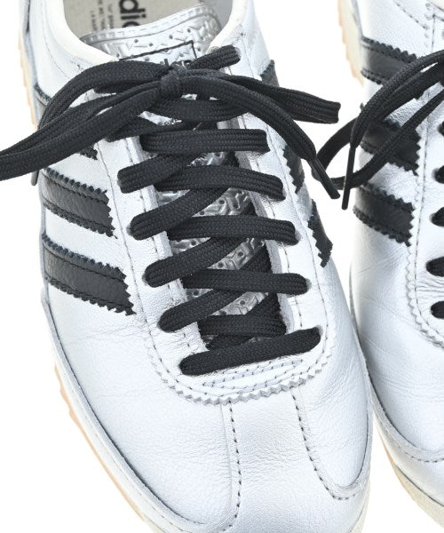 adidas 運動鞋