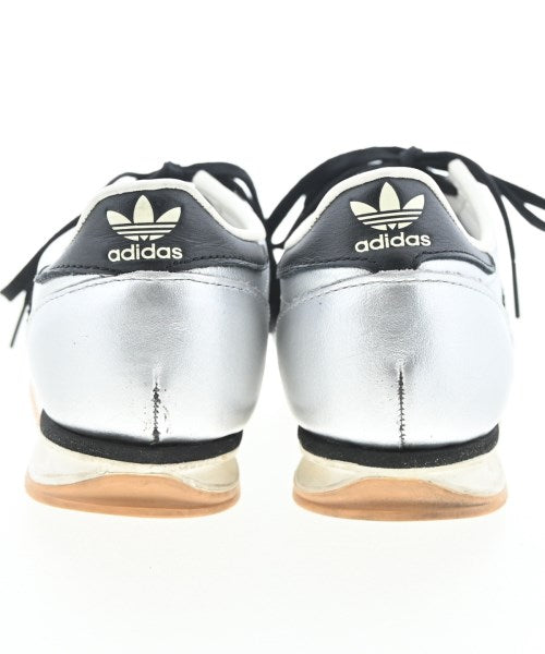 adidas 運動鞋
