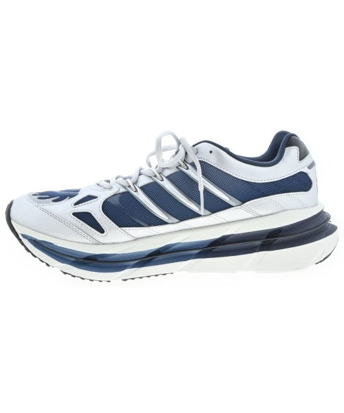 adidas 運動鞋