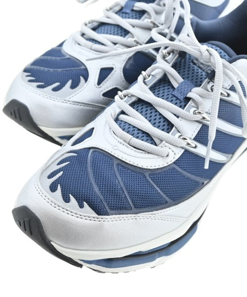 adidas 運動鞋
