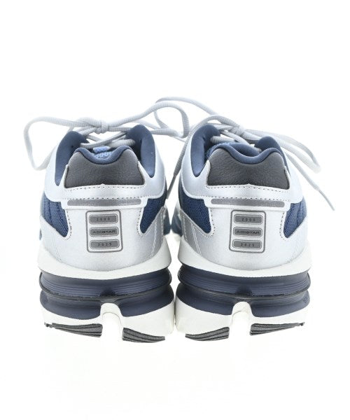 adidas 運動鞋
