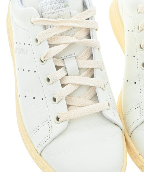 adidas 運動鞋