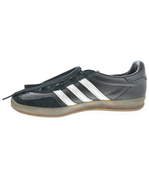 adidas 運動鞋