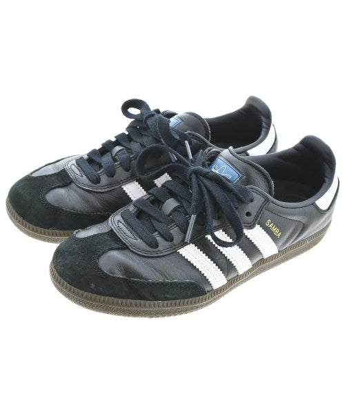 adidas 運動鞋
