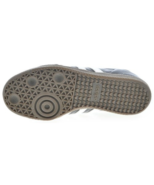 adidas 運動鞋