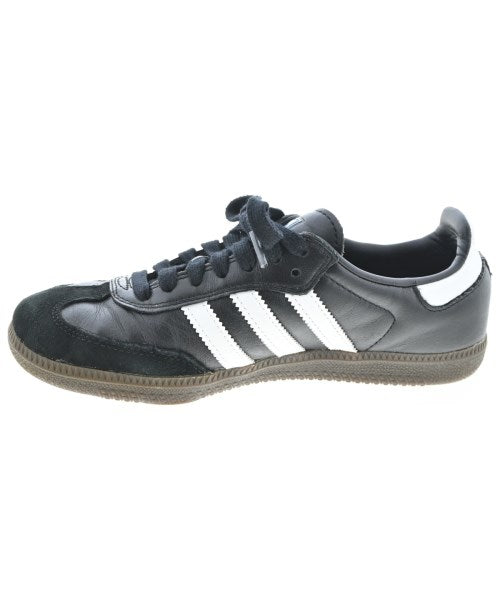 adidas 運動鞋