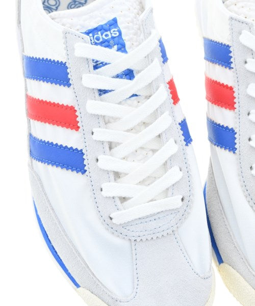 adidas 運動鞋