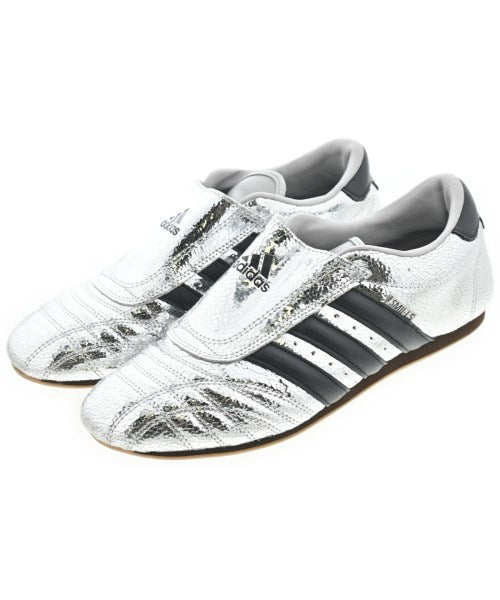 adidas 運動鞋