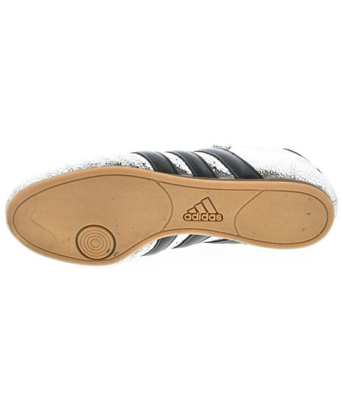 adidas 運動鞋
