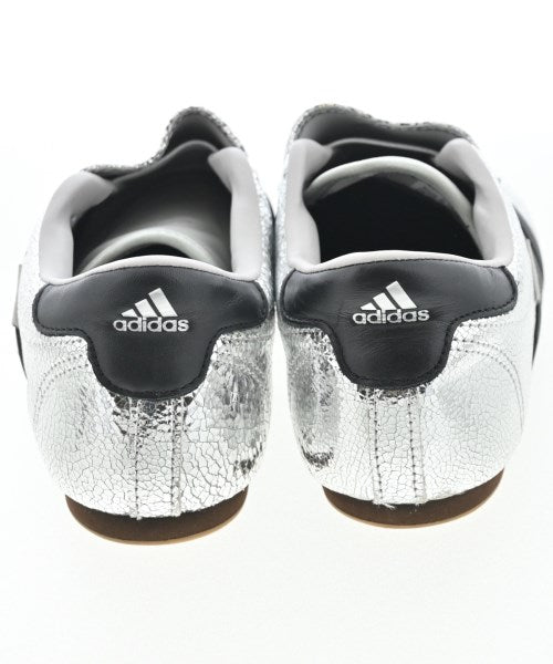 adidas 運動鞋