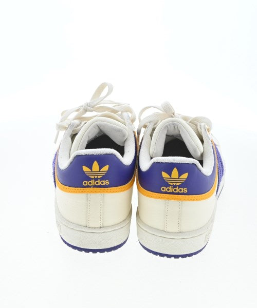 adidas 運動鞋