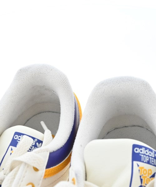 adidas 運動鞋