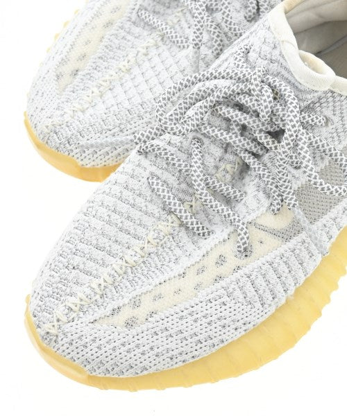 adidas 運動鞋