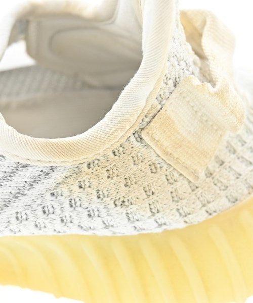adidas 運動鞋