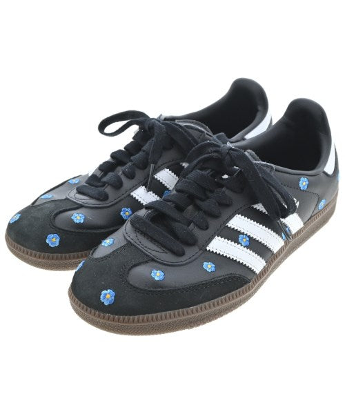 adidas 運動鞋