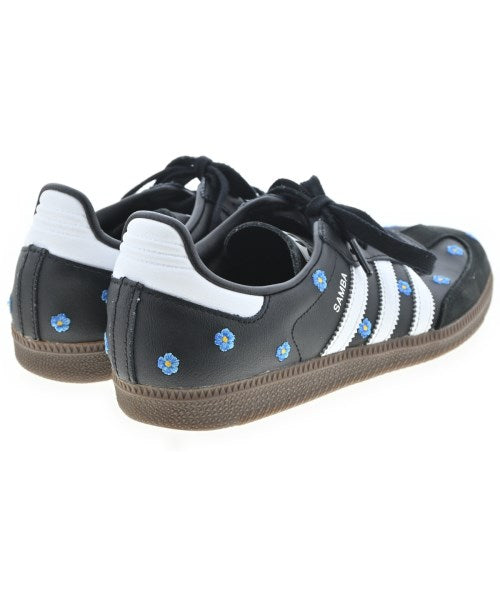 adidas 運動鞋