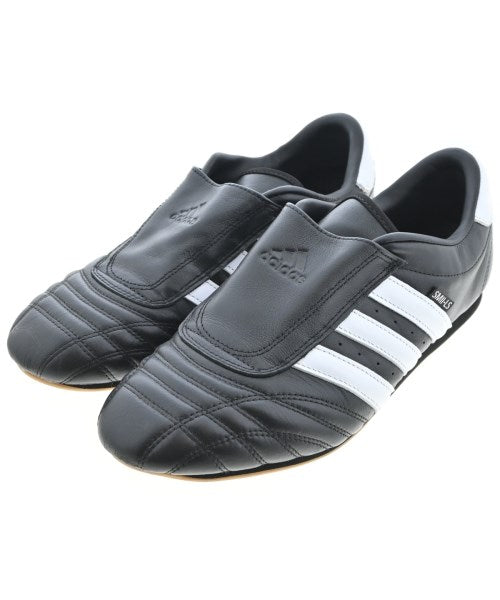 adidas 運動鞋
