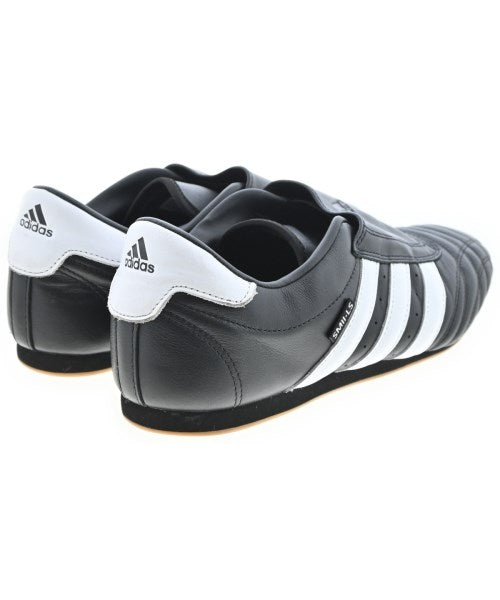 adidas 運動鞋