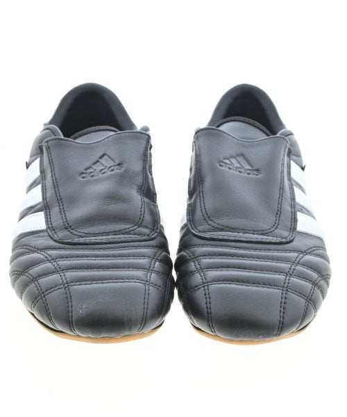 adidas 運動鞋