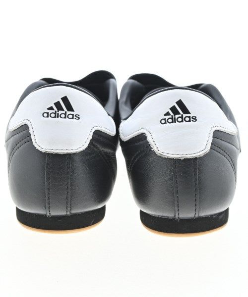 adidas 運動鞋