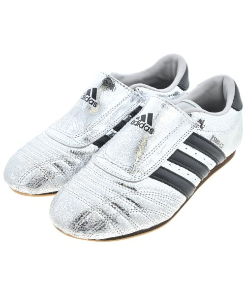 adidas 運動鞋