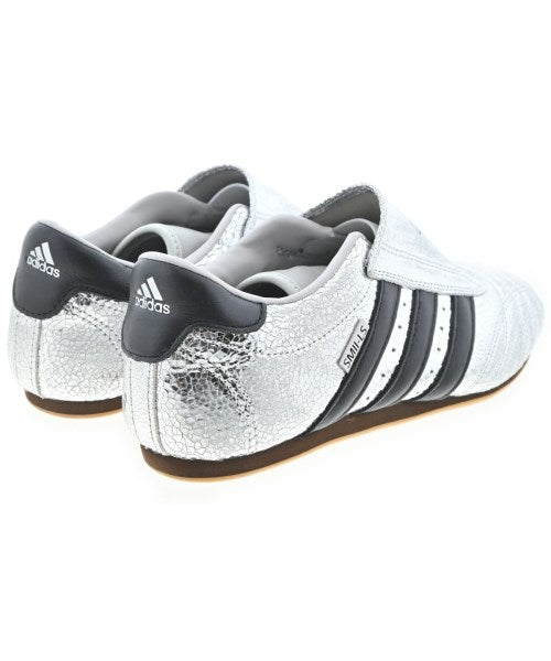 adidas 運動鞋