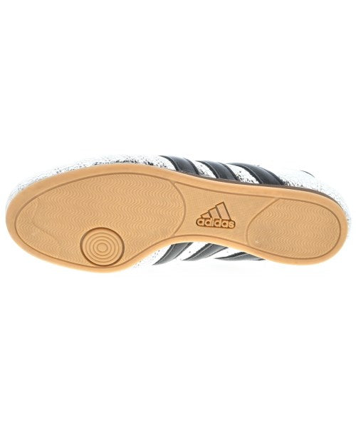 adidas 運動鞋