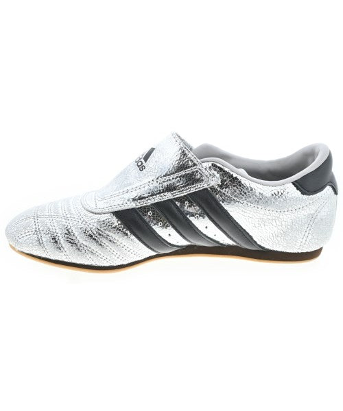 adidas 運動鞋