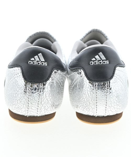 adidas 運動鞋
