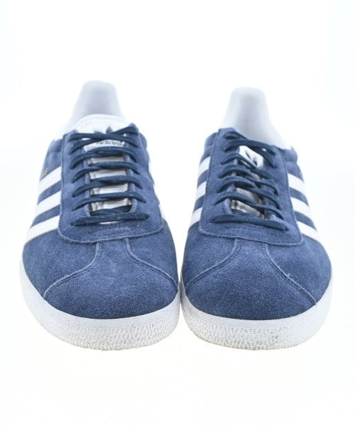 adidas 運動鞋