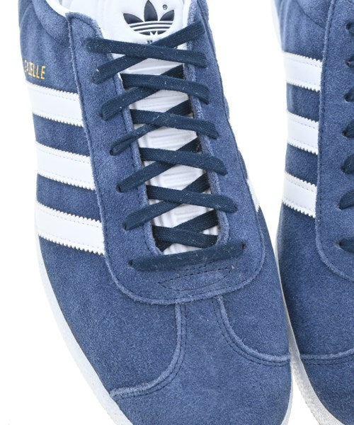 adidas 運動鞋
