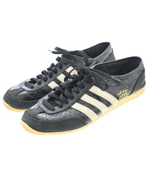 adidas 運動鞋