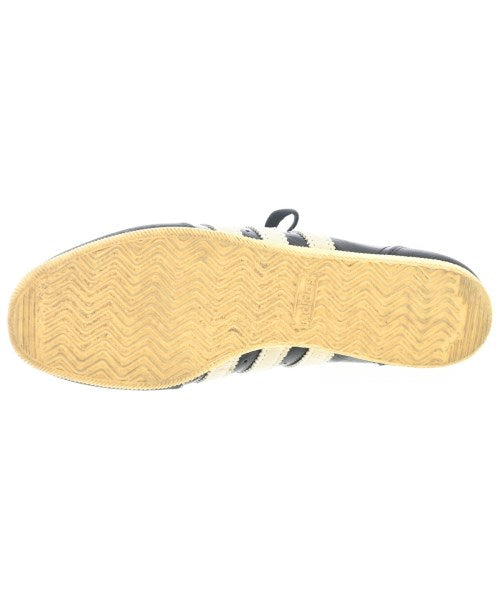 adidas 運動鞋