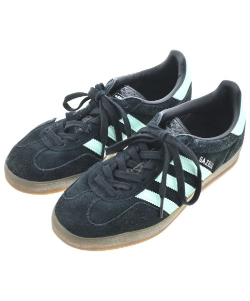 adidas 運動鞋