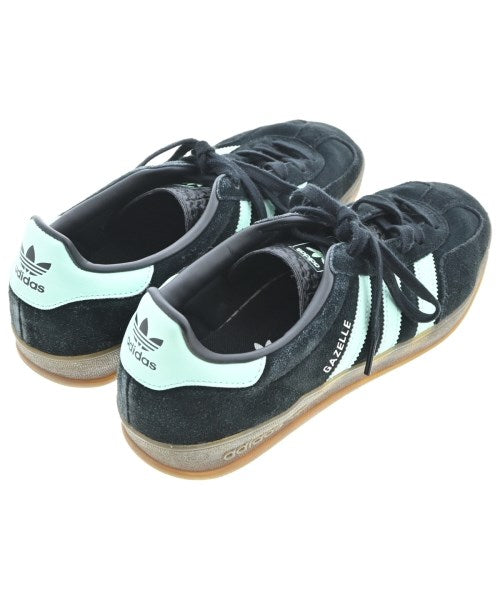 adidas 運動鞋