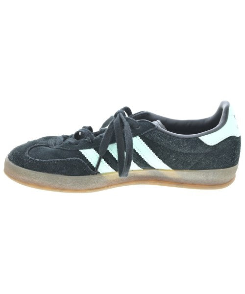 adidas 運動鞋