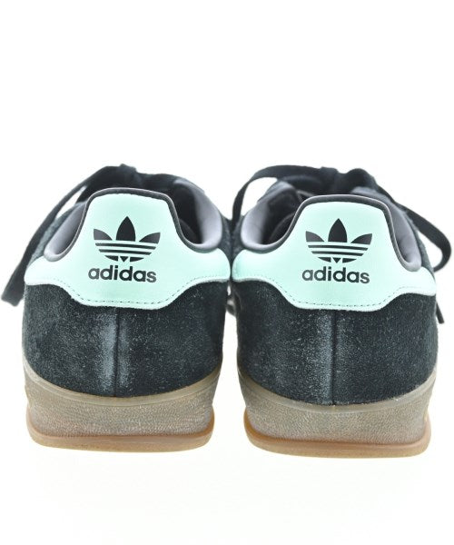 adidas 運動鞋