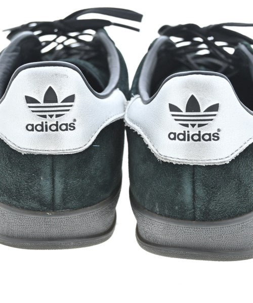 adidas 運動鞋