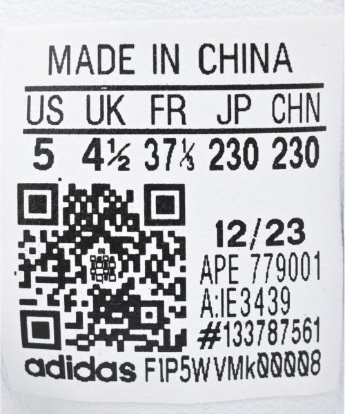 adidas 運動鞋
