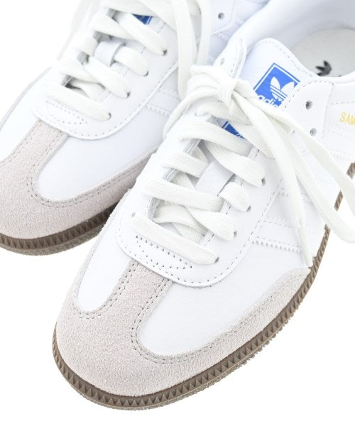adidas 運動鞋