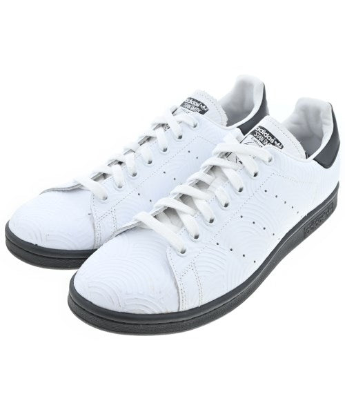adidas 運動鞋