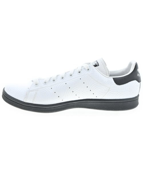 adidas 運動鞋