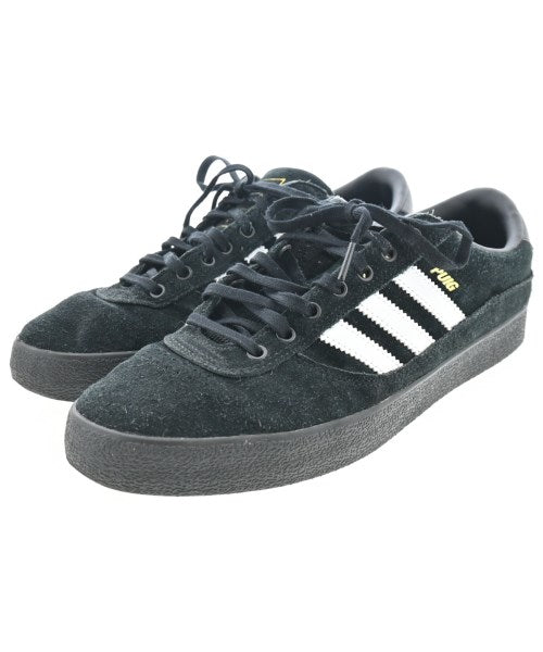adidas 運動鞋