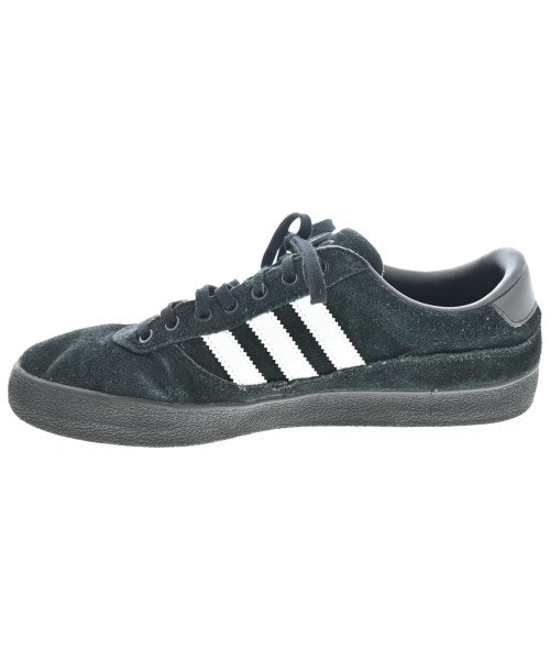 adidas 運動鞋