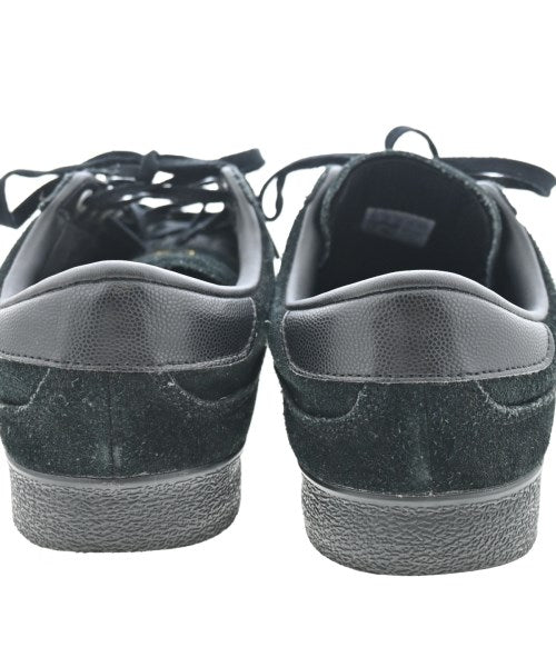 adidas 運動鞋
