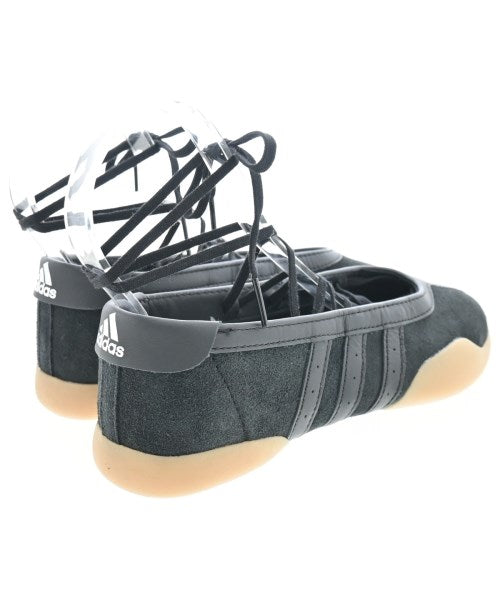 adidas 運動鞋