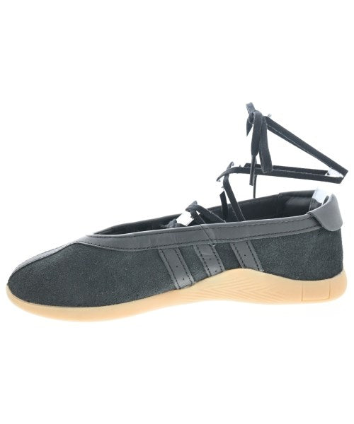 adidas 運動鞋