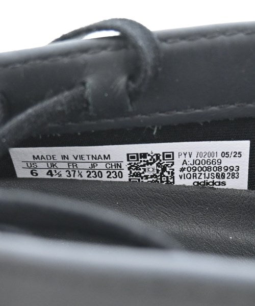 adidas 運動鞋