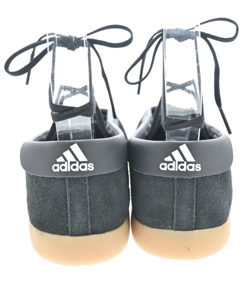 adidas 運動鞋