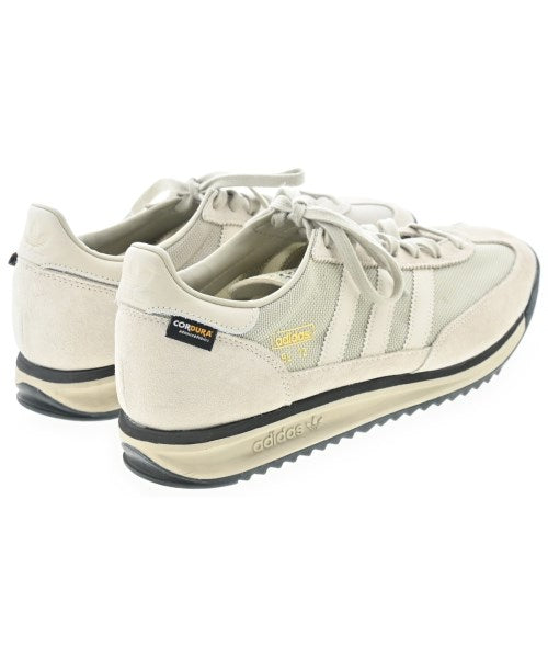 adidas 運動鞋